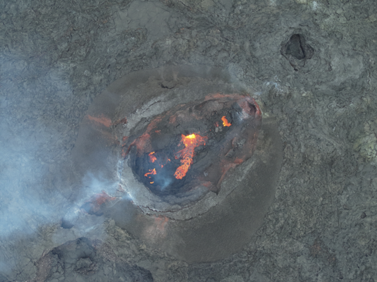 Picture of the crater captured around 9:30 this morning during a Civil Protection drone flight over the eruption site. Photo: Civil Protection